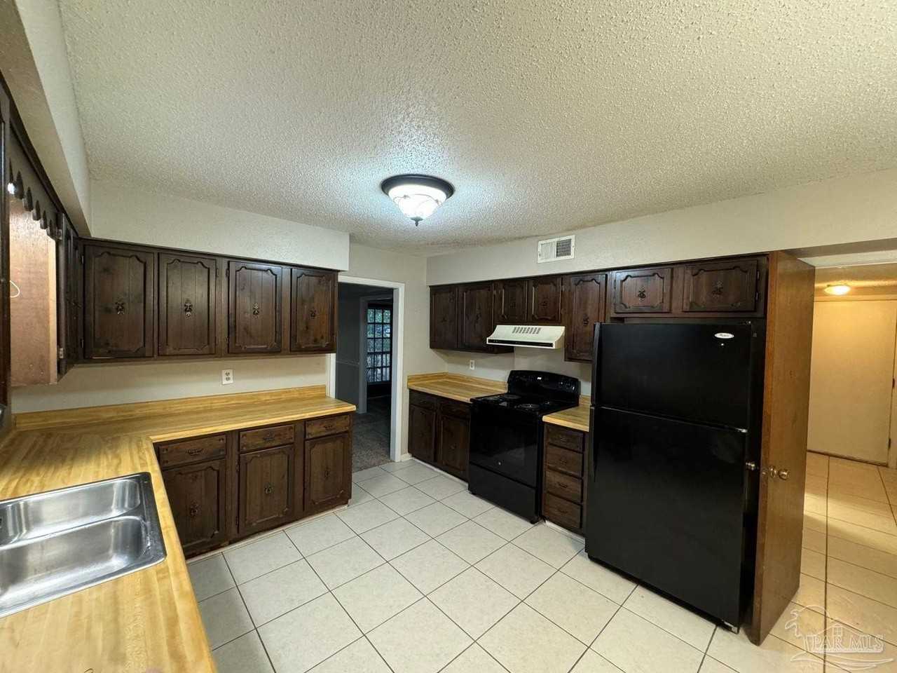 1017 Great Oaks Dr - Photo 6 of 23