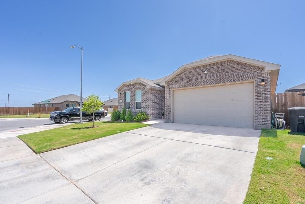 2306 Fortune Dr - Photo 5 of 35