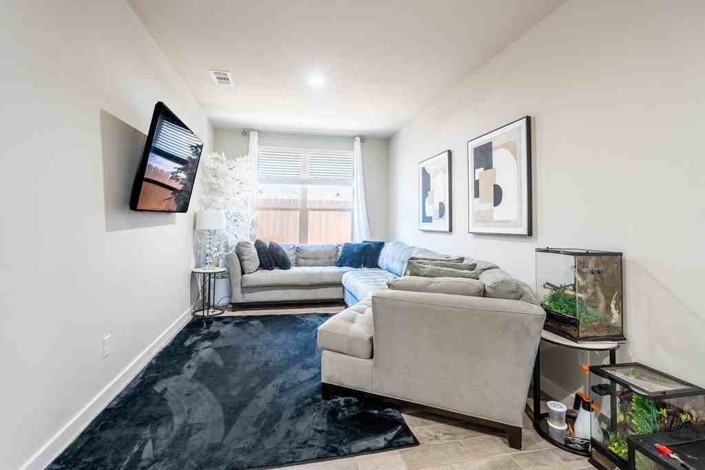 2306 Fortune Dr - Photo 7 of 35