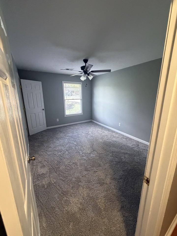 127 Springhill Dr #1 - Photo 3 of 10