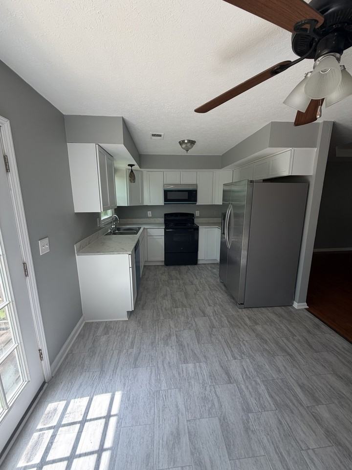 127 Springhill Dr #1 - Photo 7 of 10