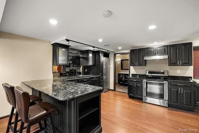 43054 Oxford Ct - Photo 2 of 31