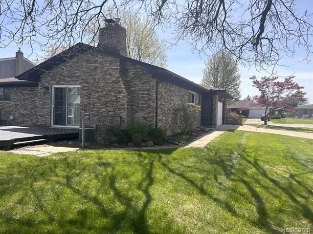 2219 Belmont Dr - Photo 2 of 33