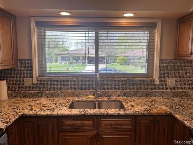 2219 Belmont Dr - Photo 3 of 33