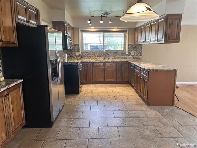 2219 Belmont Dr - Photo 5 of 33