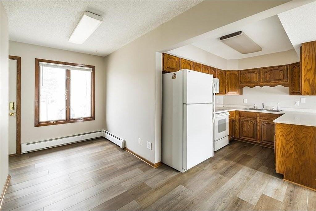 201 W 2nd St #4 - Photo 5 of 18