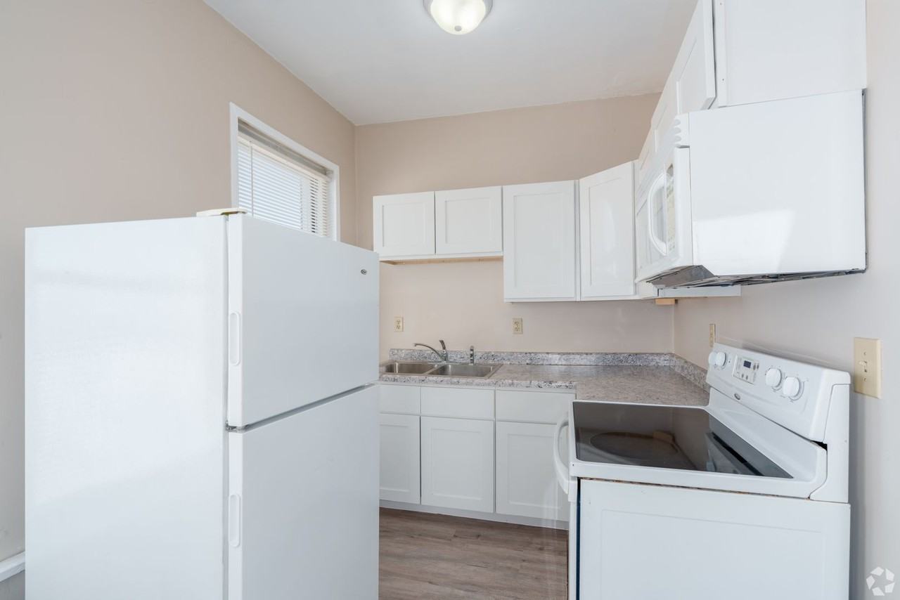 Karlton Apartments - Photo 3 of 12