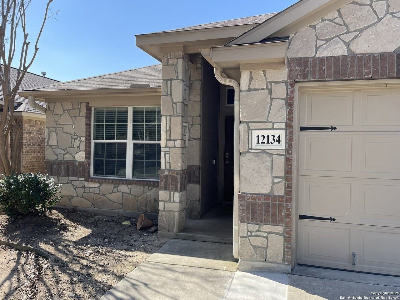 12134 Dawes Pt - Photo 2 of 21