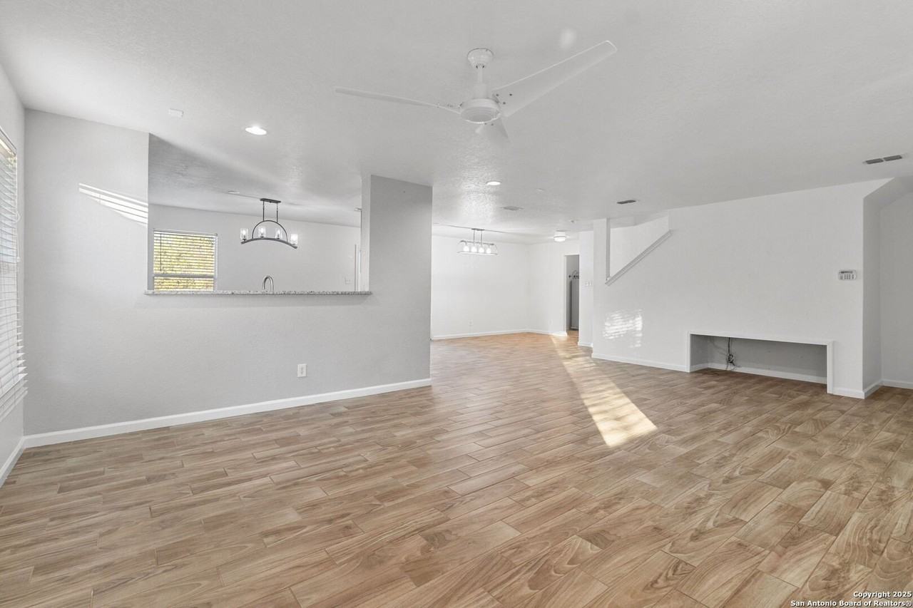 203 Shadbush St - Photo 4 of 19