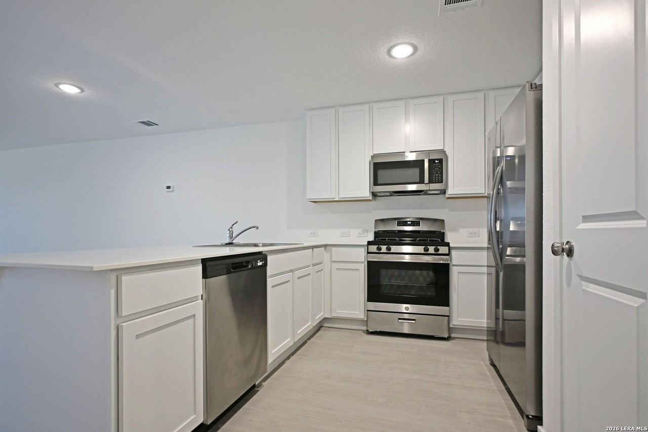 2415 Shady Grv - Photo 3 of 23