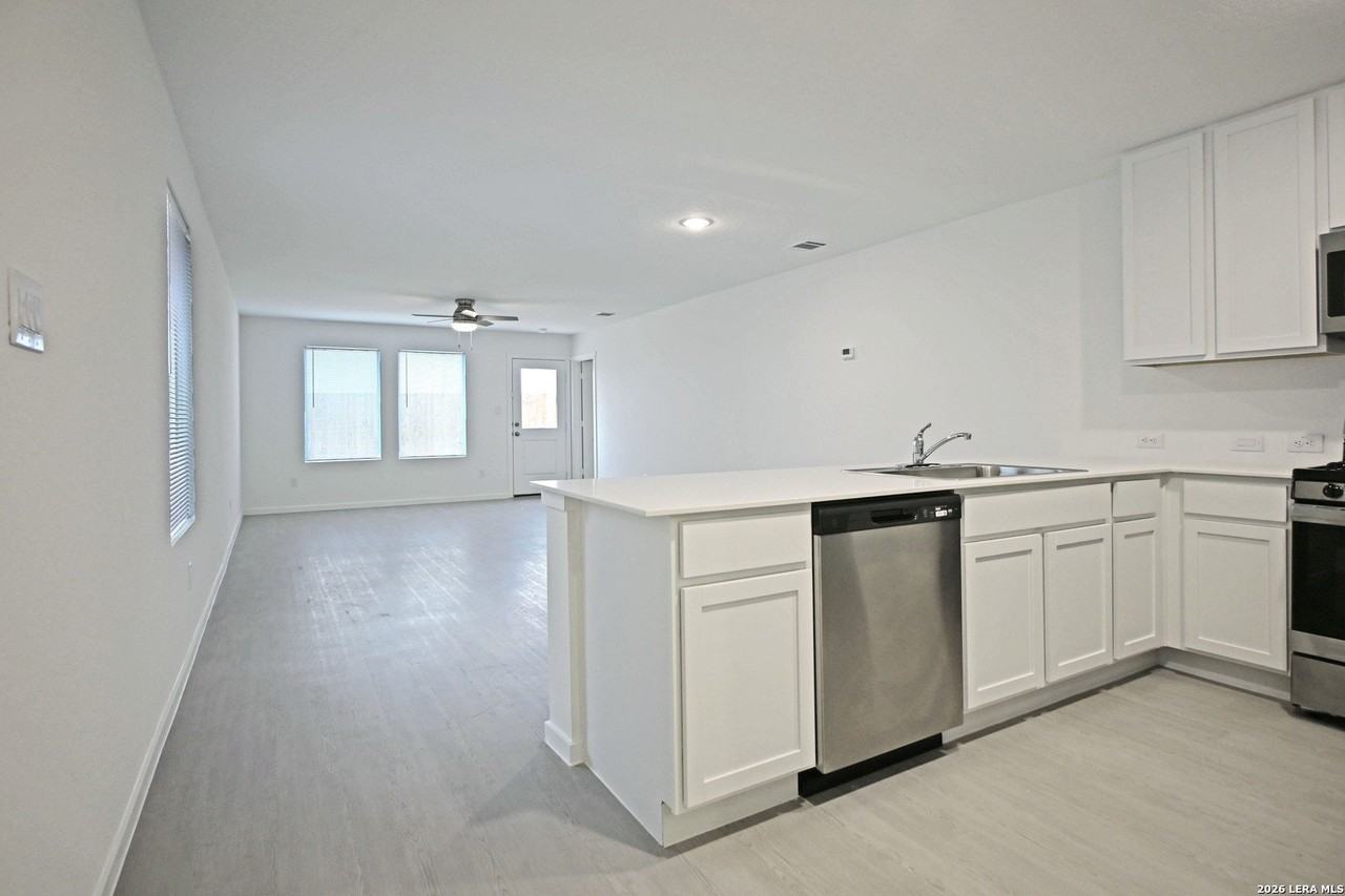 2415 Shady Grv - Photo 4 of 23