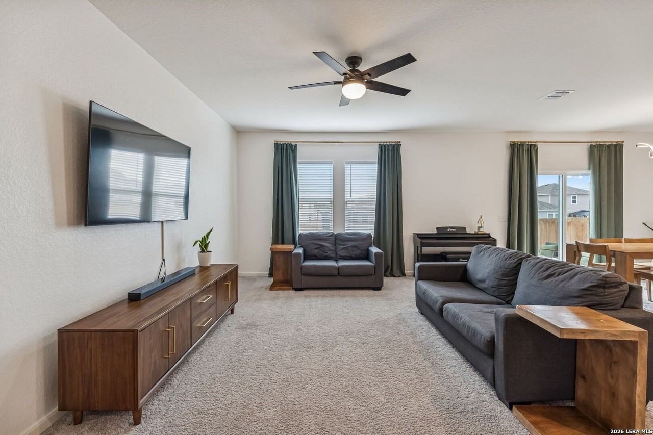 5822 Lilac Lndg - Photo 3 of 44