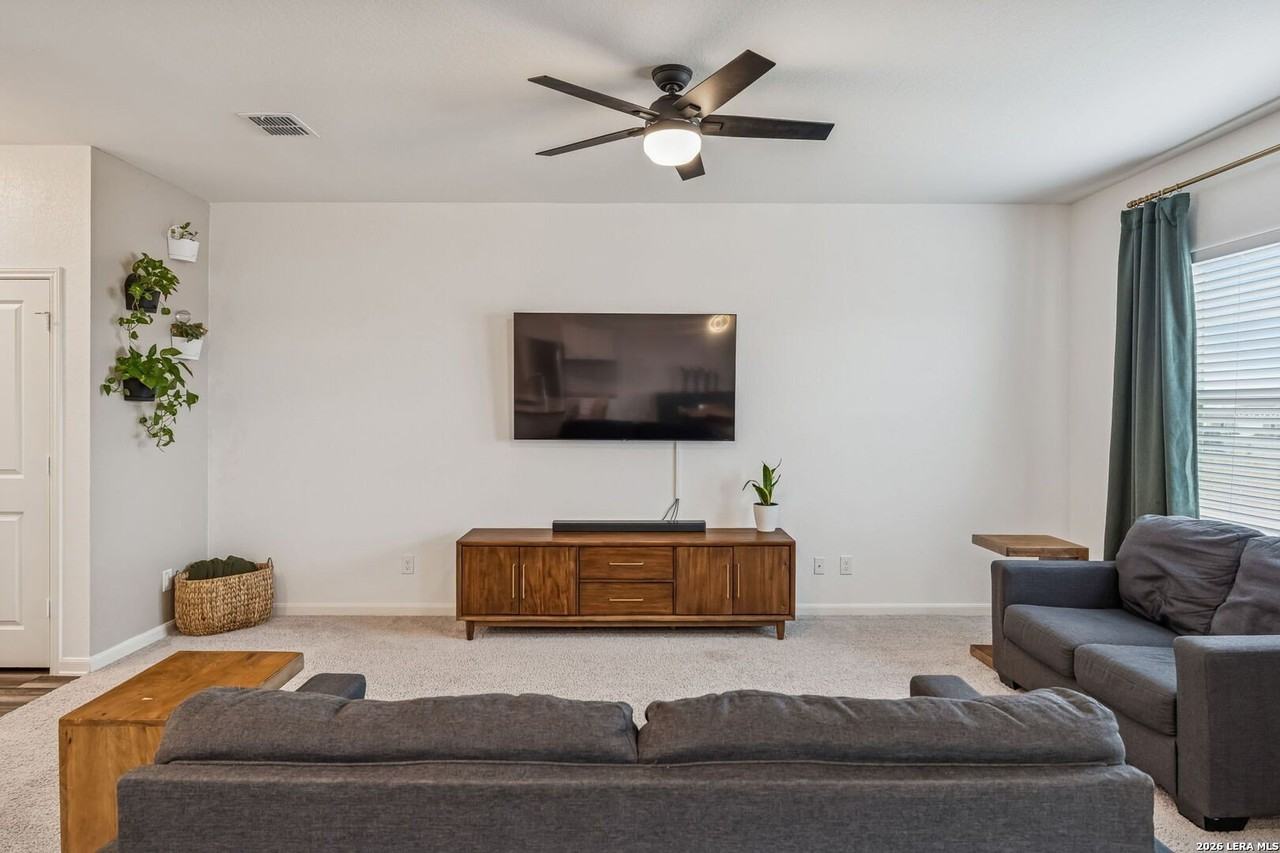 5822 Lilac Lndg - Photo 5 of 44