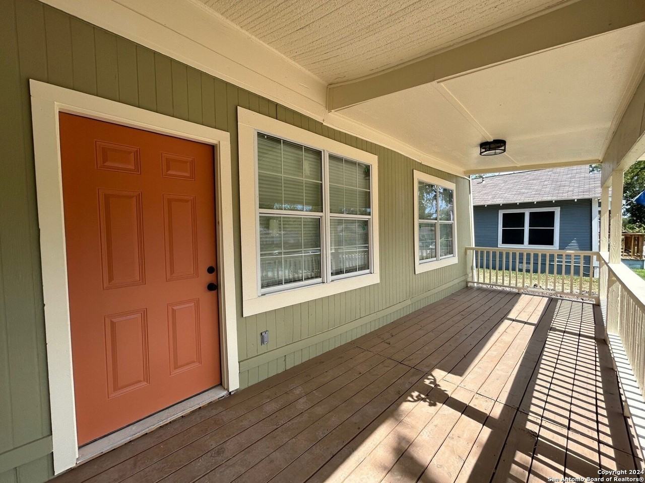 1135 W Ridgewood Ct - Photo 3 of 17
