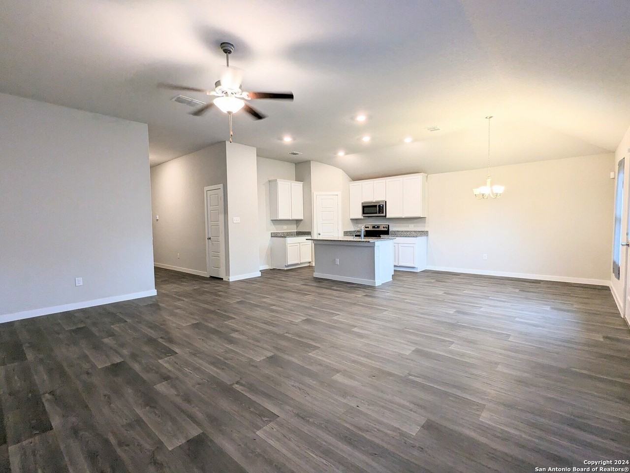 5543 Coral Vly - Photo 3 of 9