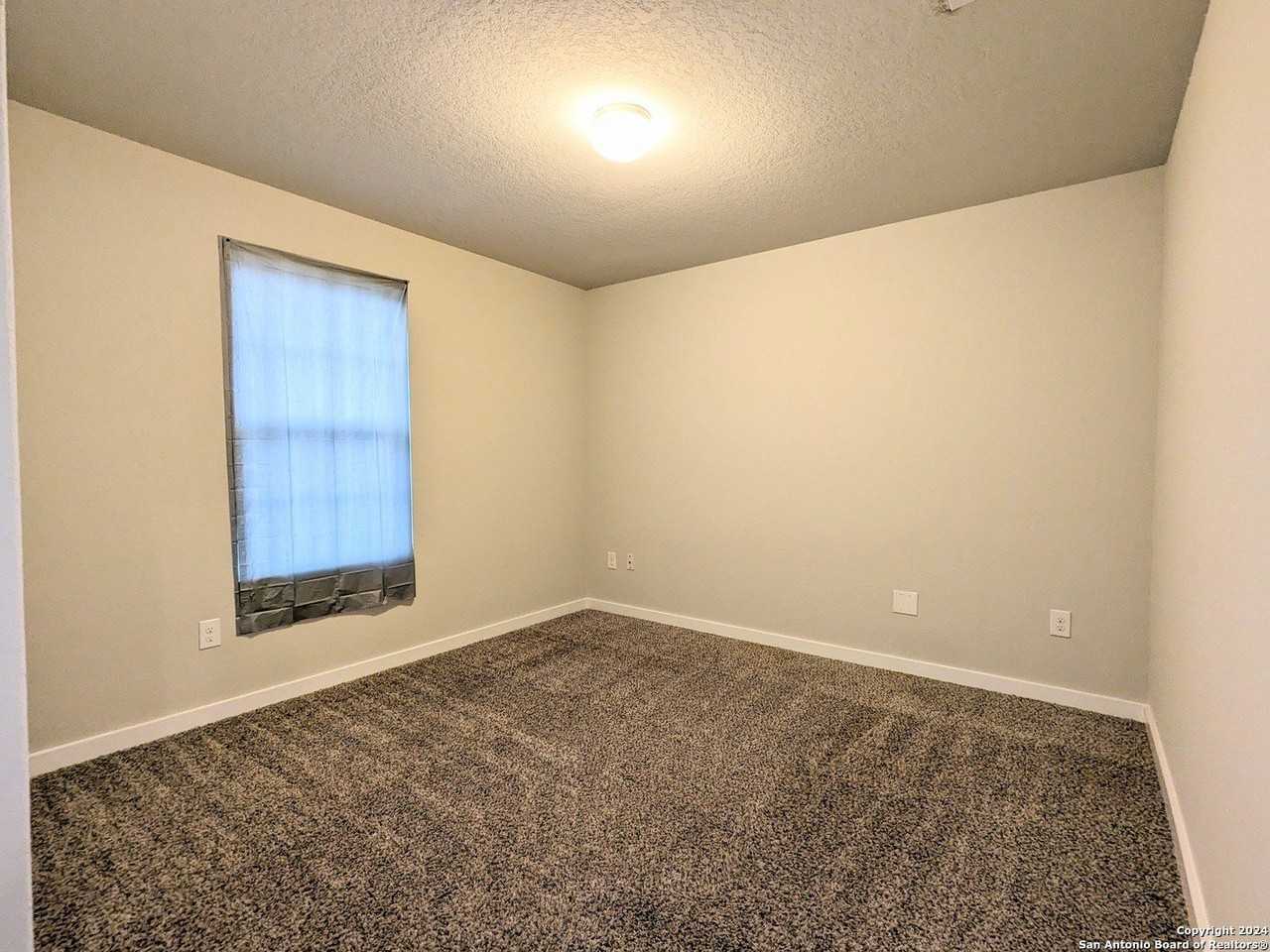 5543 Coral Vly - Photo 4 of 9