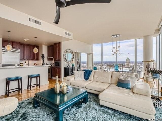 610 E Market St #2702 - Photo 4 of 28