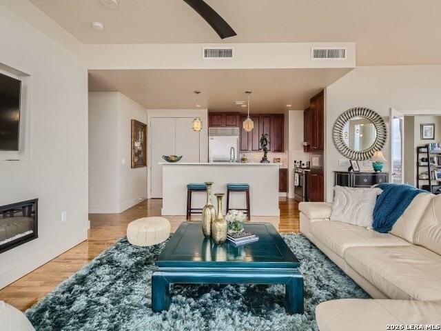 610 E Market St #2702 - Photo 5 of 28