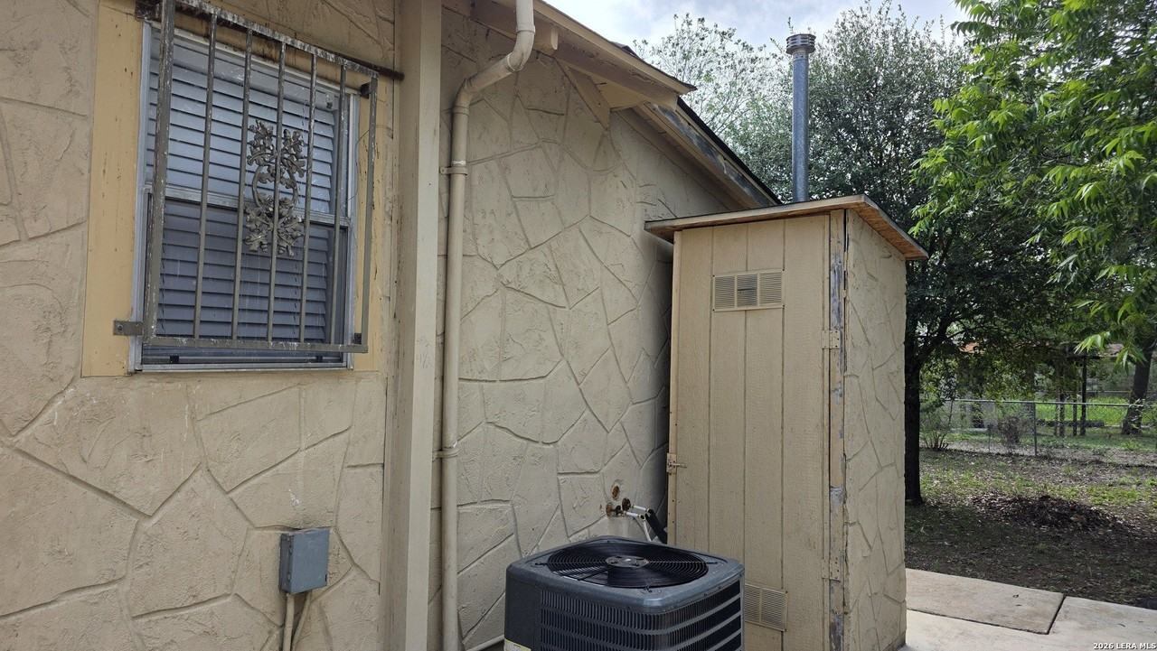 205 Mockert - Photo 3 of 14