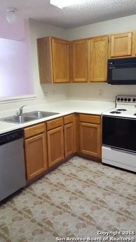 12109 Stoney Xing - Photo 4 of 11