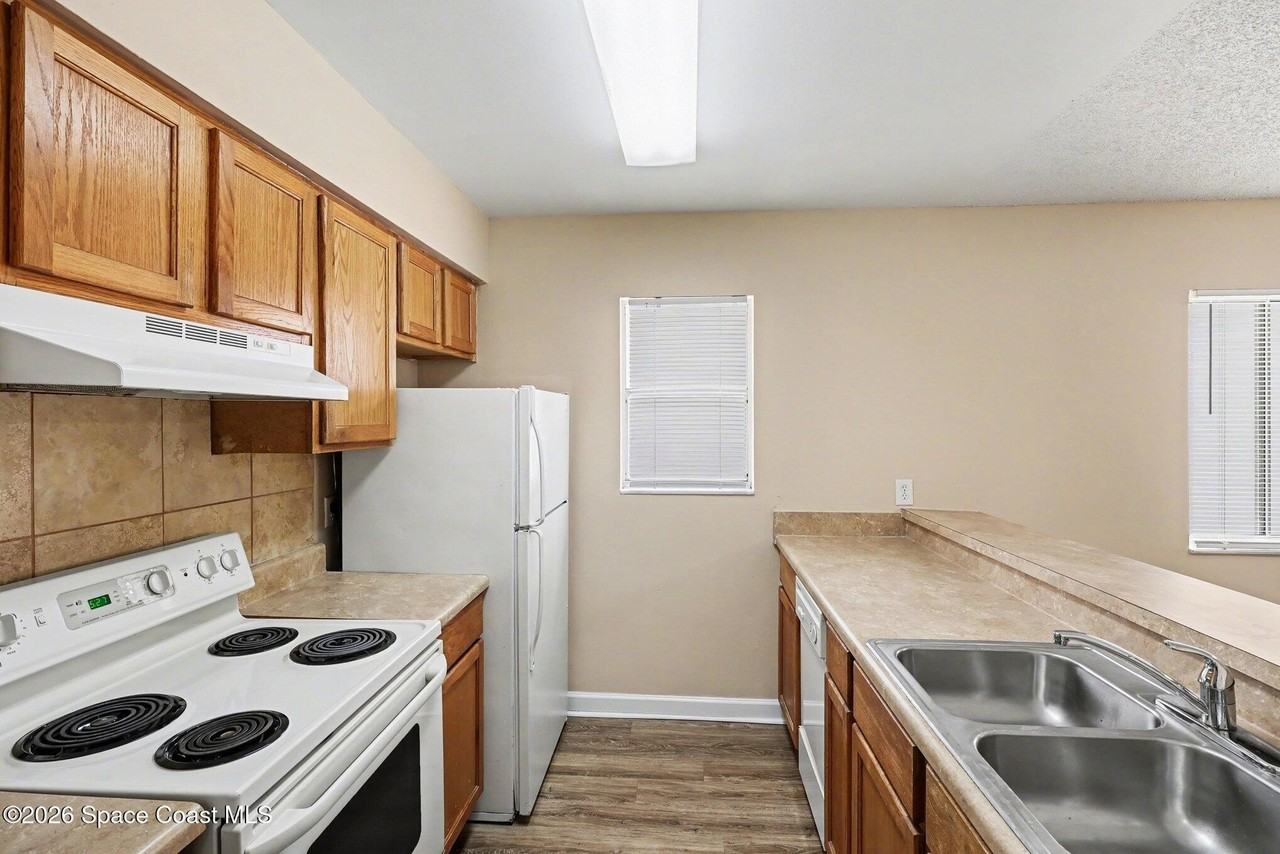 2414 Fox Hollow Dr - Photo 2 of 15