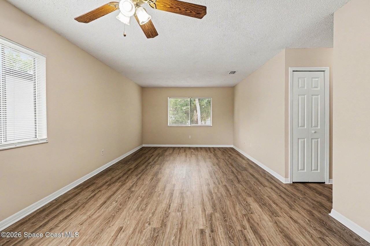 2414 Fox Hollow Dr - Photo 6 of 15