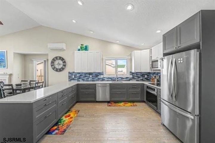 223 N Coolidge Ave - Photo 3 of 17