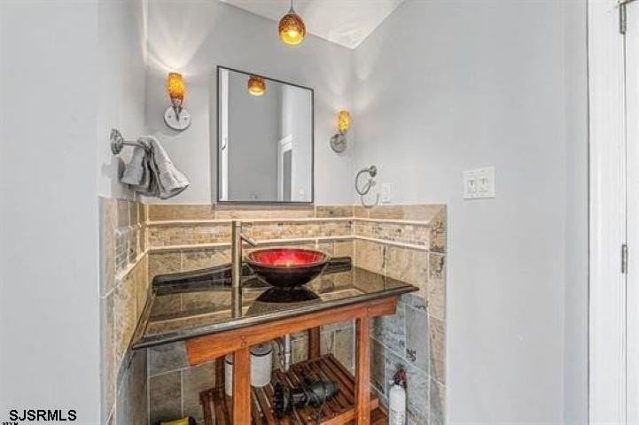223 N Coolidge Ave - Photo 6 of 17