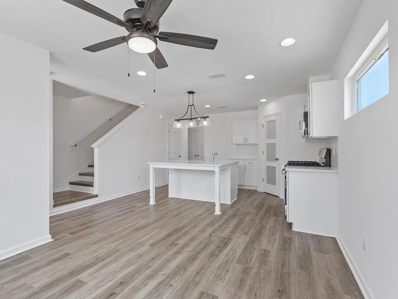 3665 Meadow Vista Ln - Photo 4 of 31