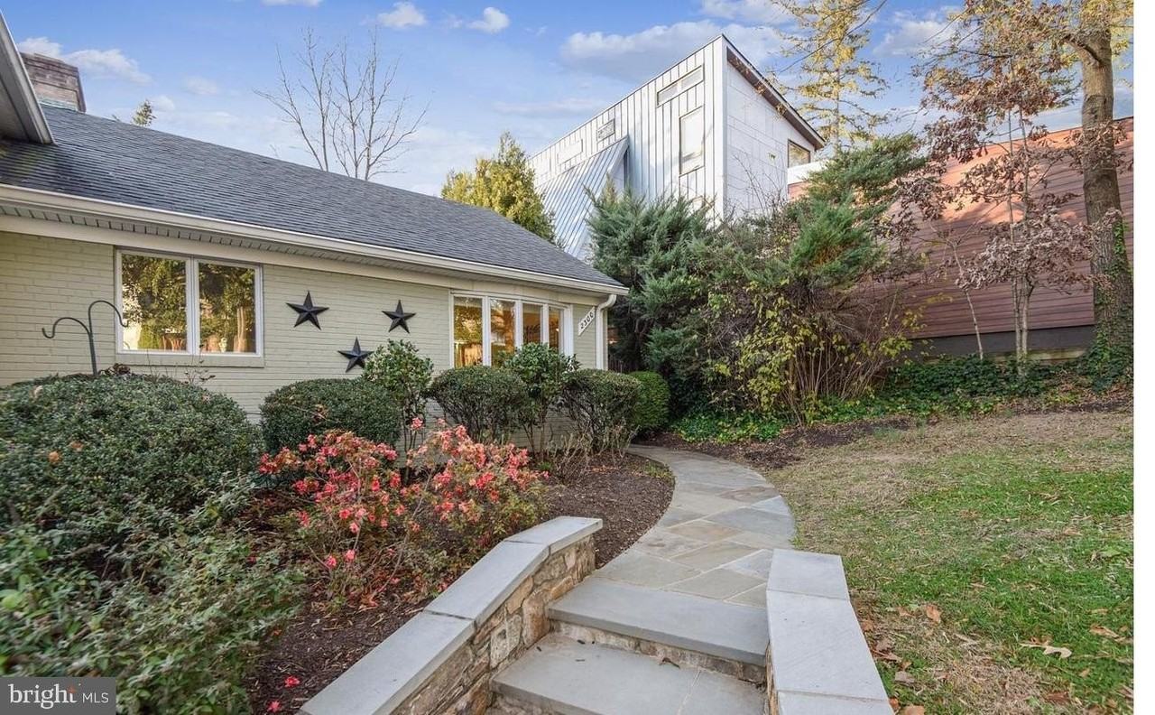 2300 King Pl Nw - Photo 3 of 42