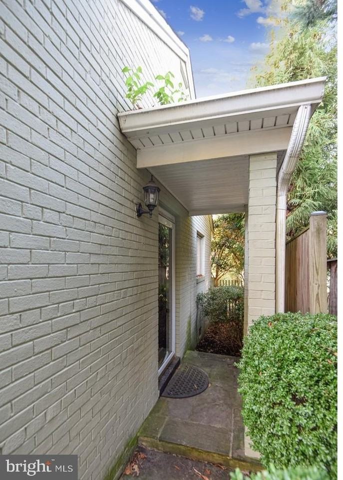 2300 King Pl Nw - Photo 4 of 42