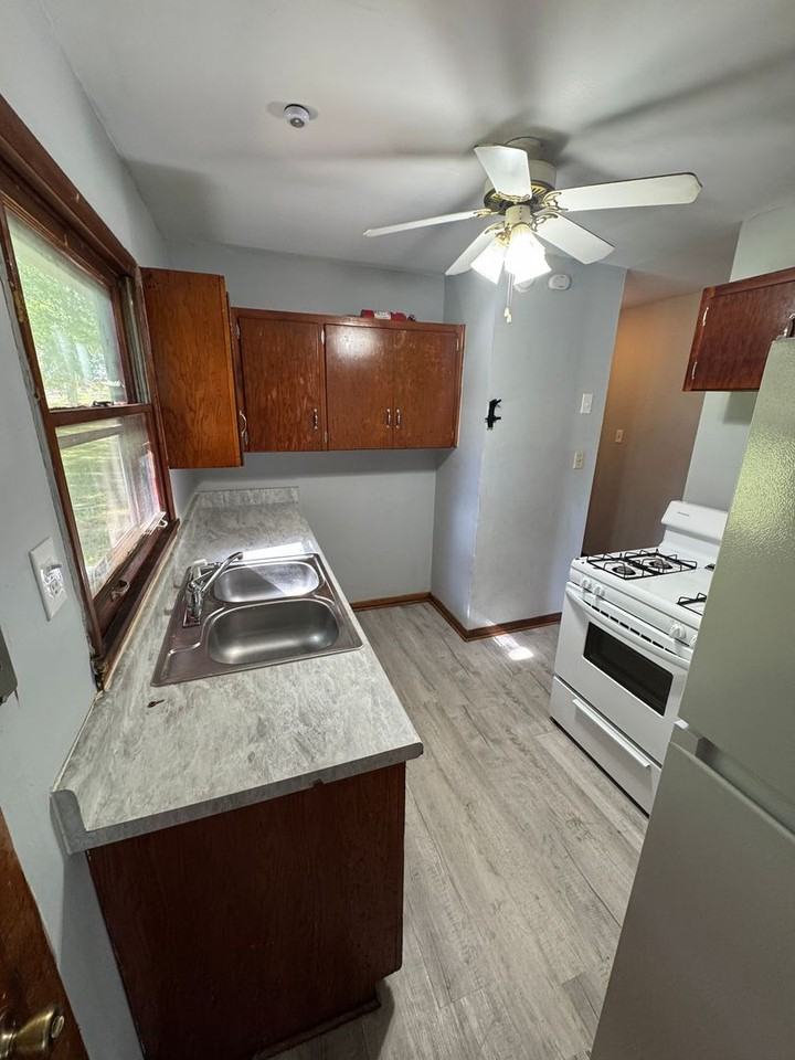 1605 W 21st St - Photo 2 of 10