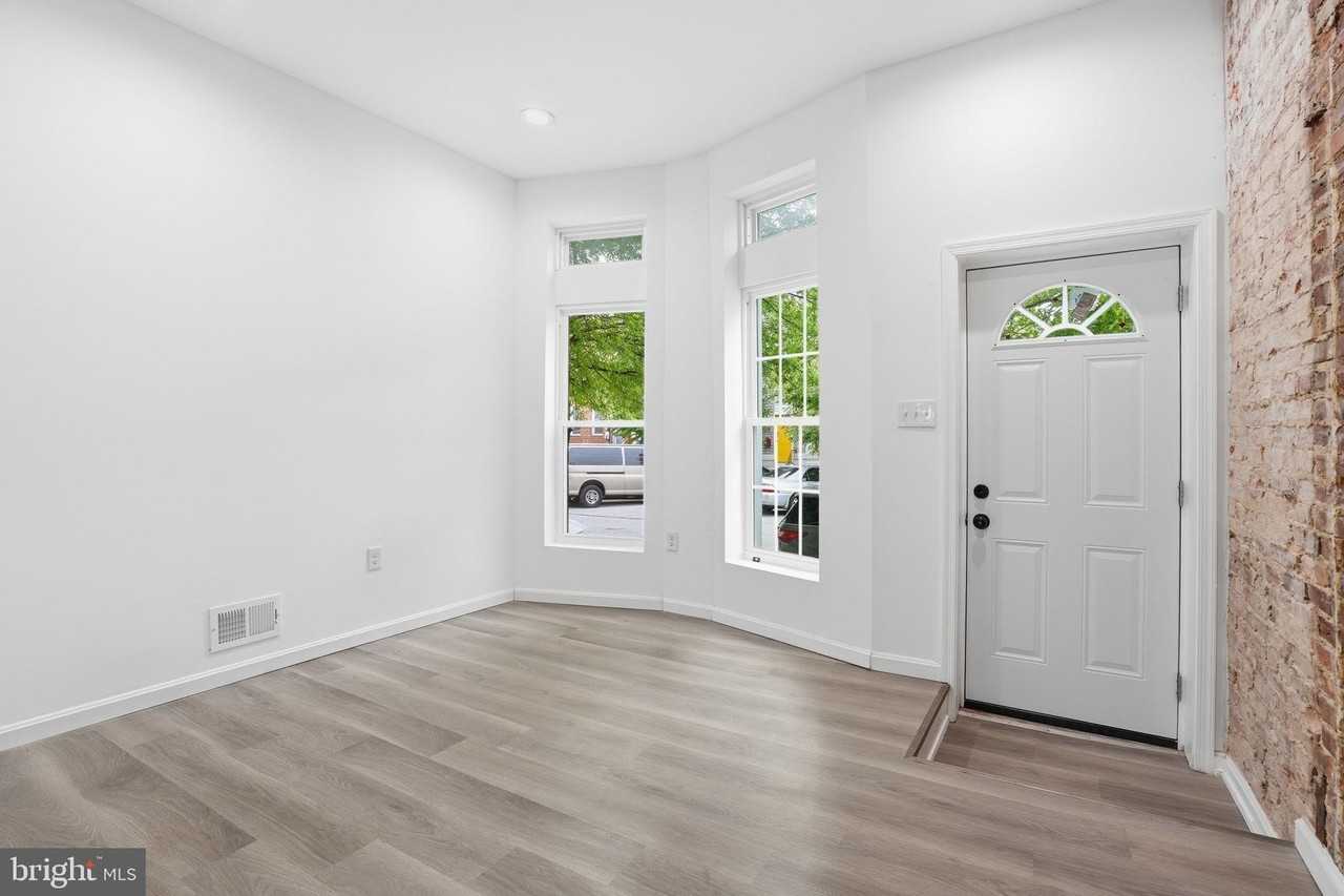 233 N Luzerne Ave - Photo 3 of 30