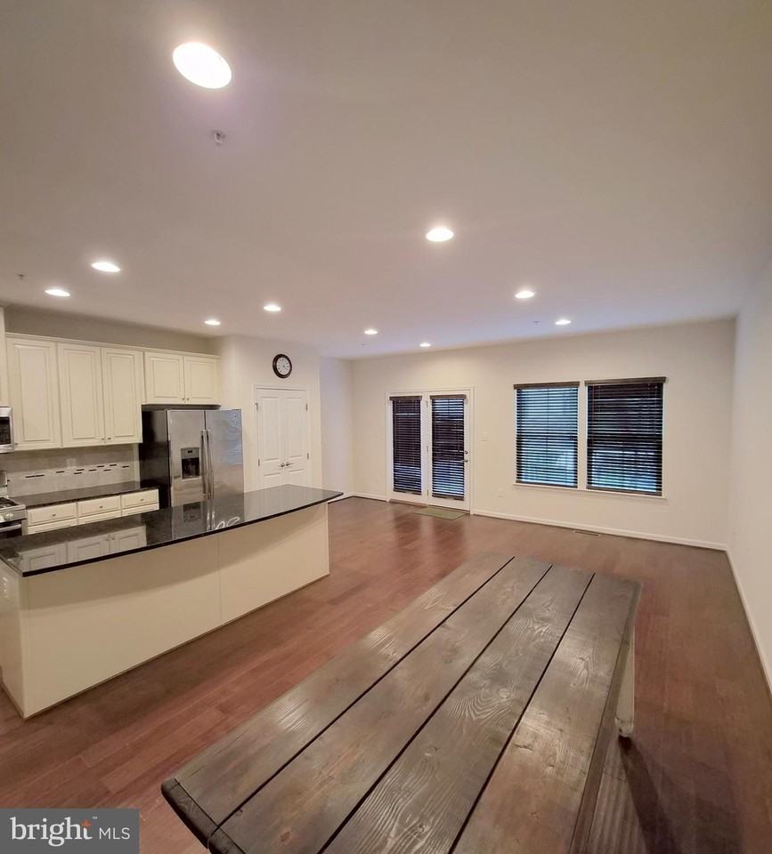 9128 Landon House Ln - Photo 5 of 34