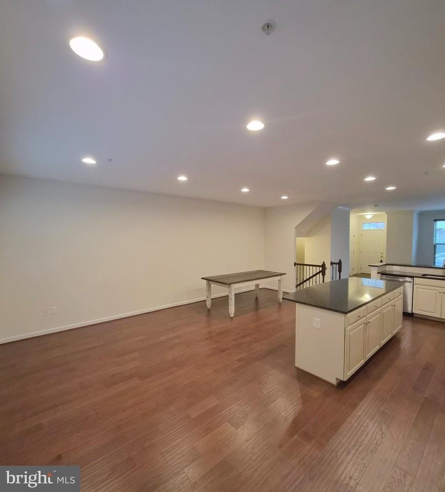 9128 Landon House Ln - Photo 6 of 34