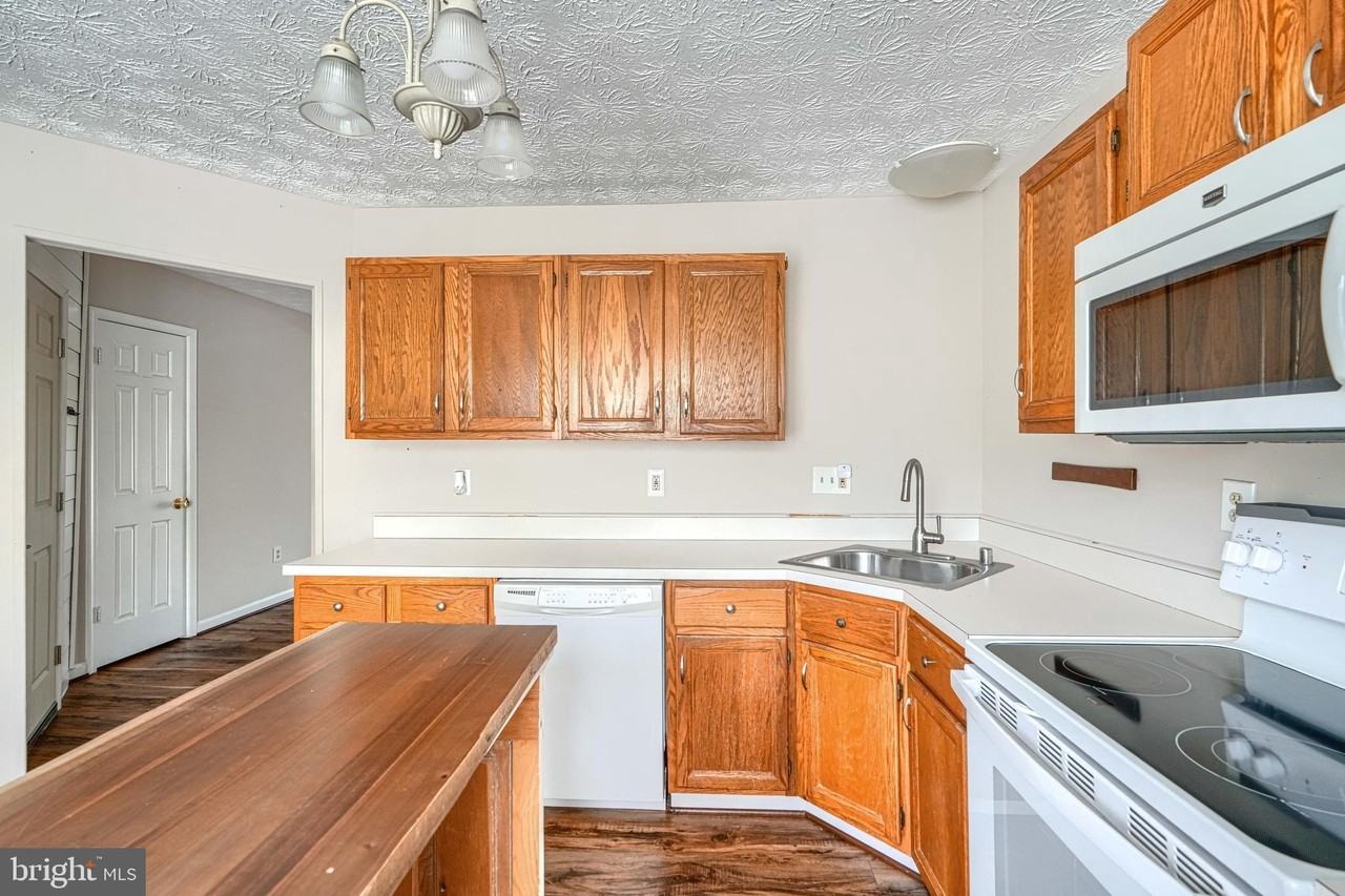 43 Oak Crest Ct - Photo 6 of 26