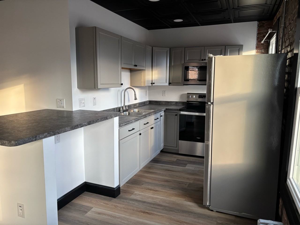 508 1/2 Commissioner St #5 - Photo 3 of 11
