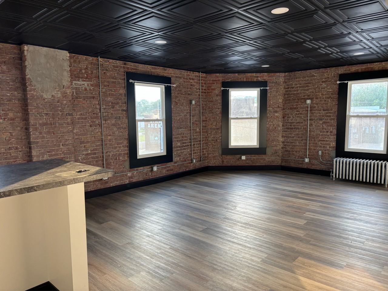 508 1/2 Commissioner St #5 - Photo 4 of 11