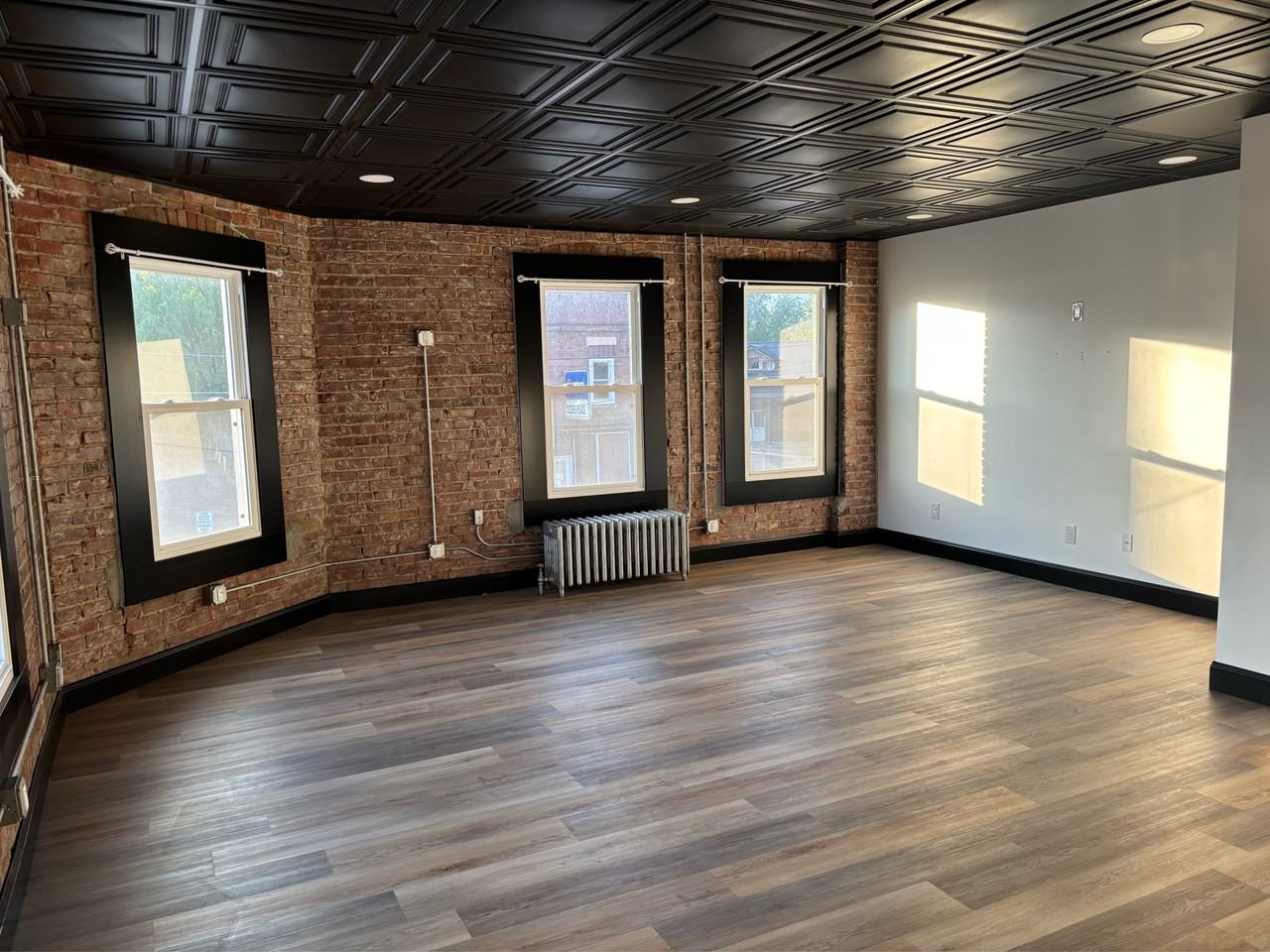 508 1/2 Commissioner St #5 - Photo 5 of 11