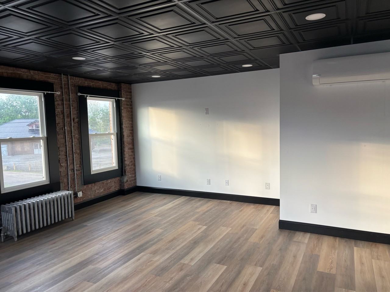 508 1/2 Commissioner St #5 - Photo 6 of 11