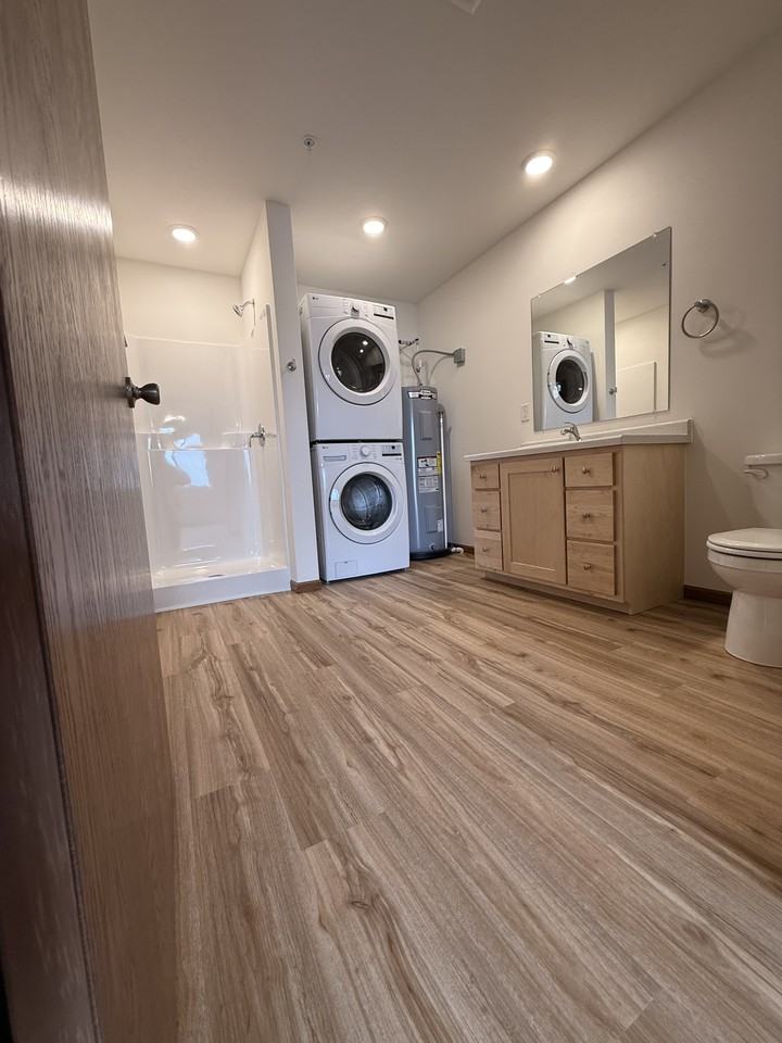 300 Treml Dr #1BATHROOM - Photo 3 of 3