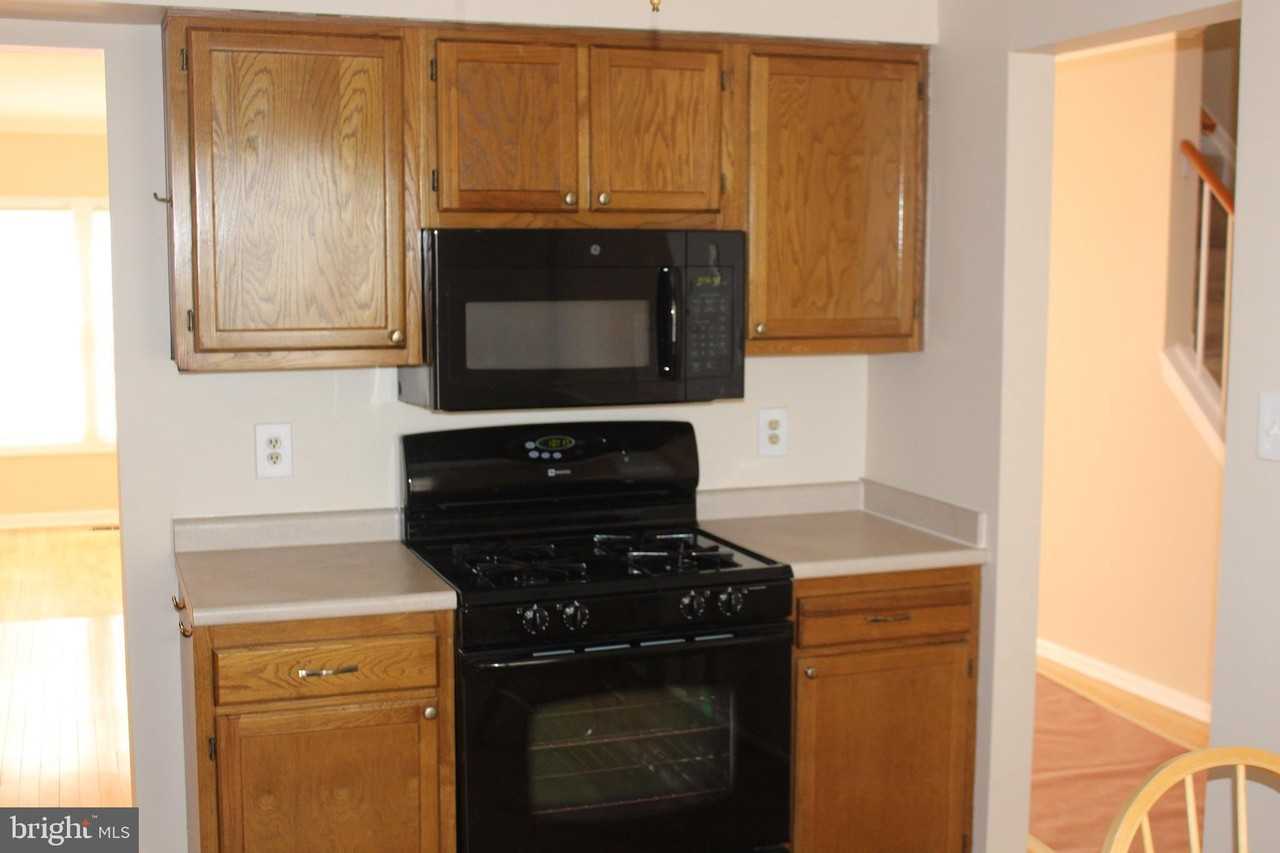611 Suffield Dr - Photo 5 of 35