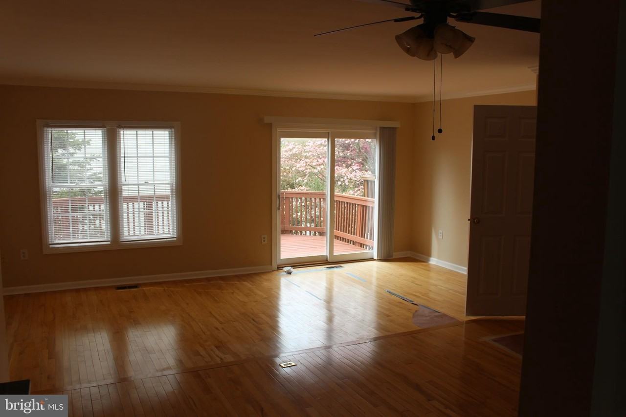 611 Suffield Dr - Photo 6 of 35