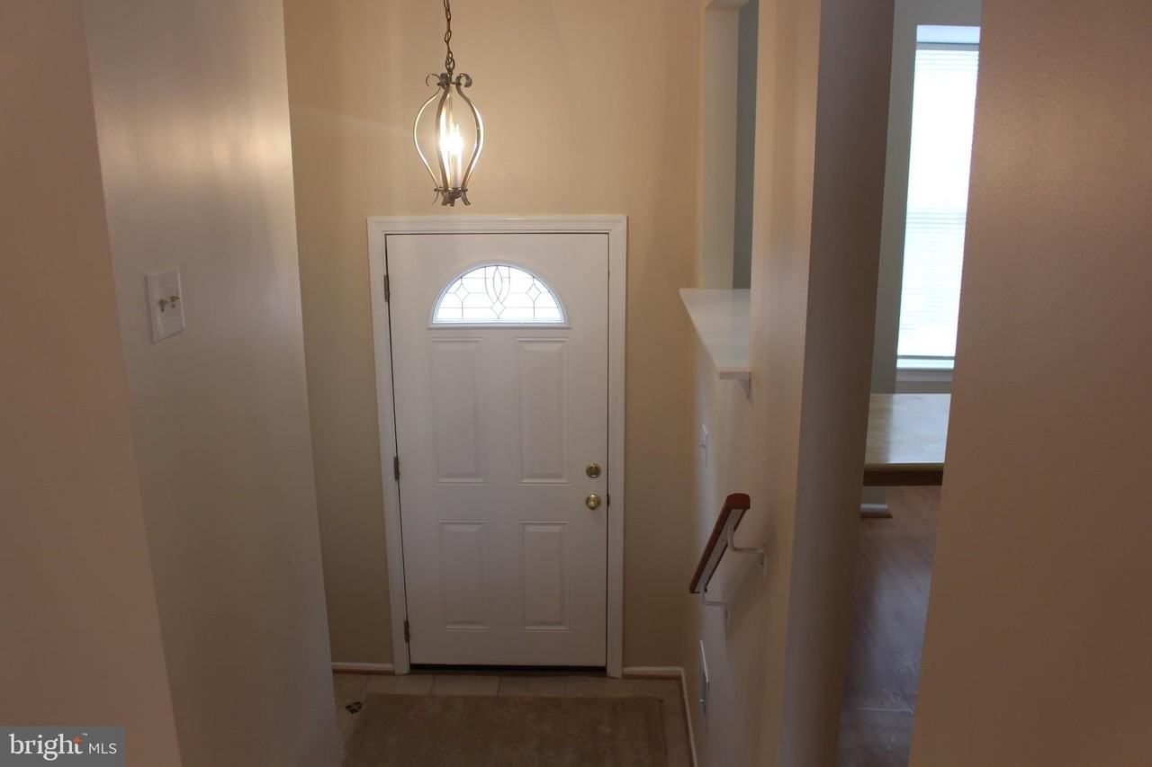 611 Suffield Dr - Photo 7 of 35