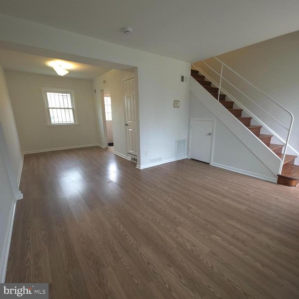 2528 Iverson St - Photo 2 of 8