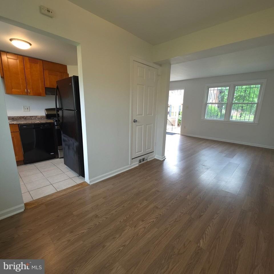2528 Iverson St - Photo 3 of 8
