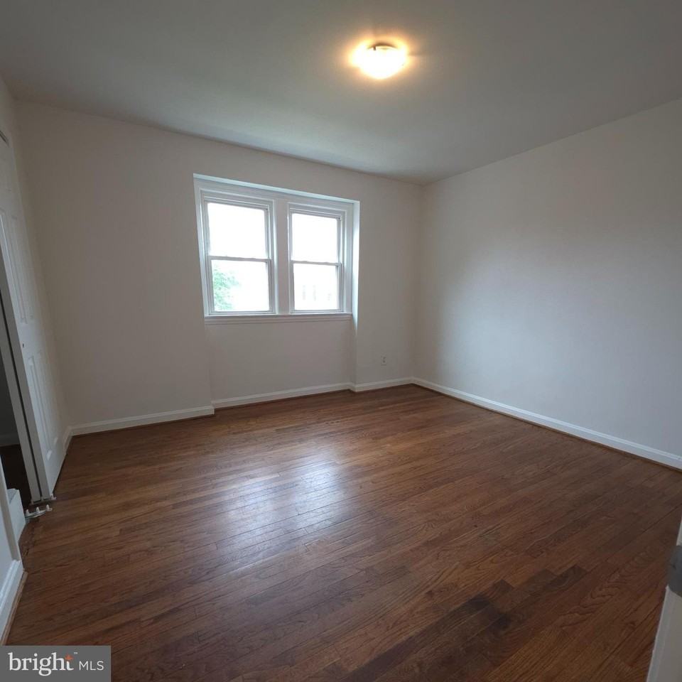 2528 Iverson St - Photo 5 of 8