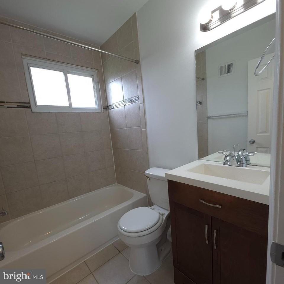 2528 Iverson St - Photo 7 of 8
