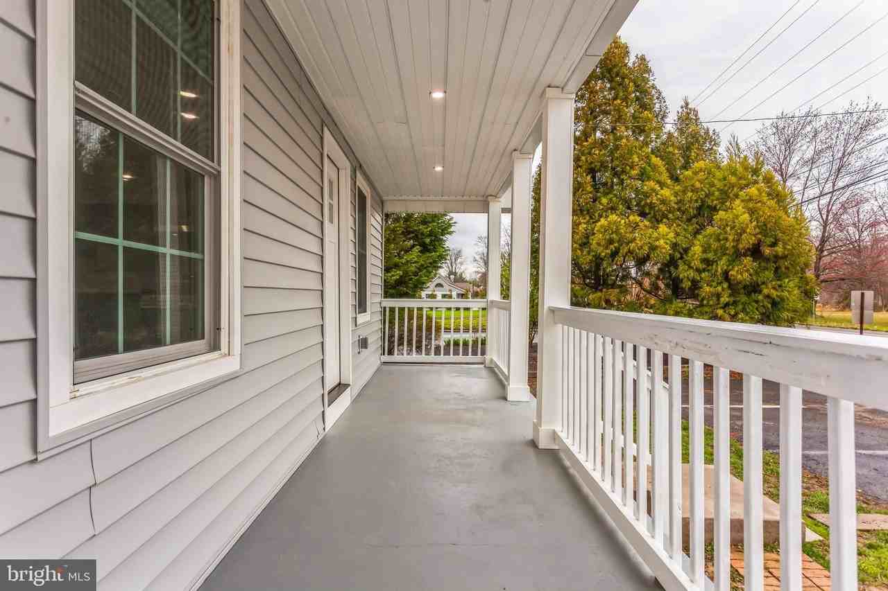 557 Durham Rd - Photo 3 of 21