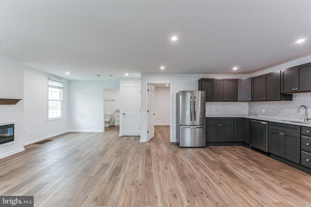 557 Durham Rd - Photo 4 of 21